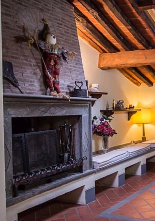 apartment with fireplace in Tuscany