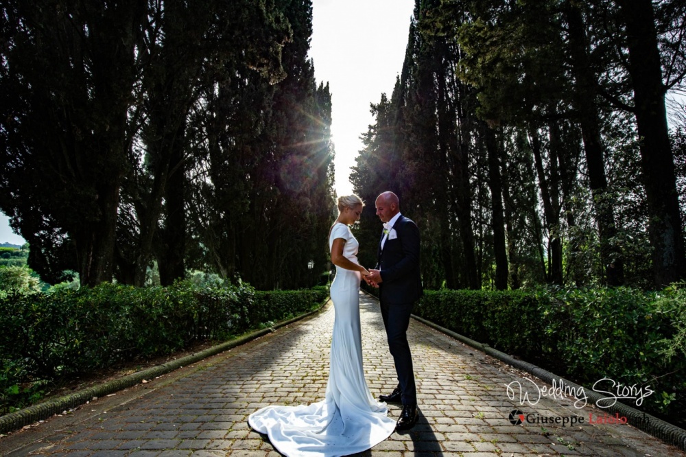 bride-and-groom-entrance-of-the-villa-for-weddings-tuscany