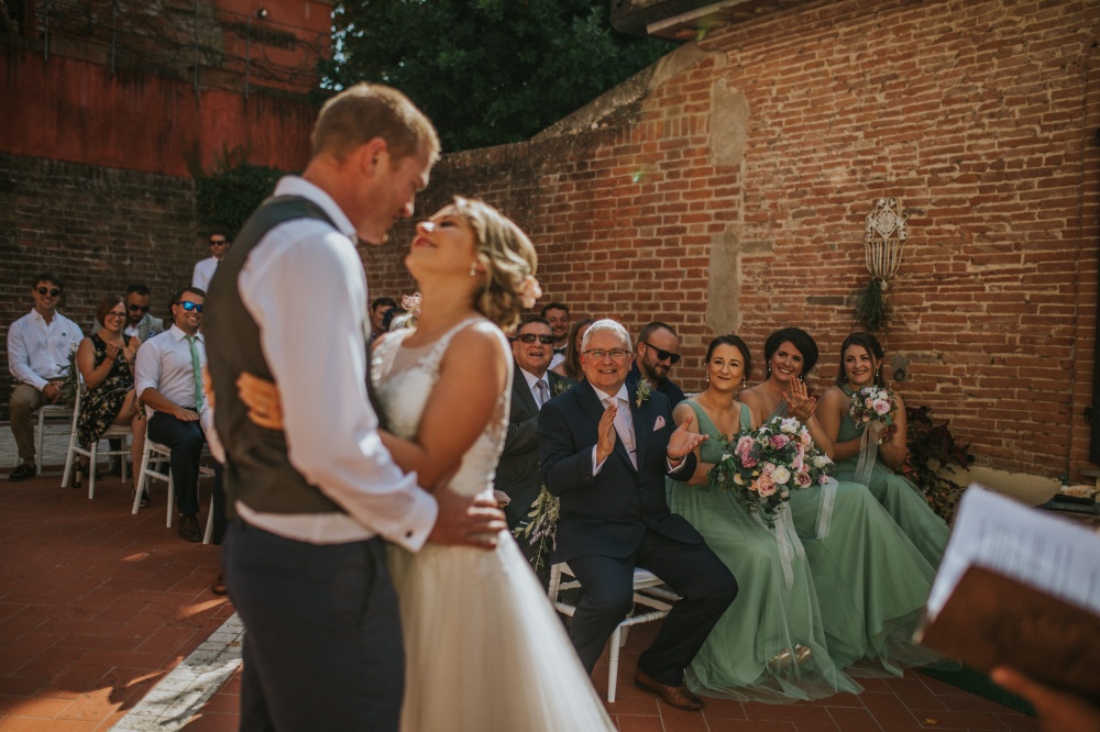 bride-and-groom-getting-married-in-tuscany-private-villa