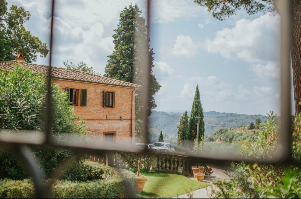 countryside-view-villa-tuscany