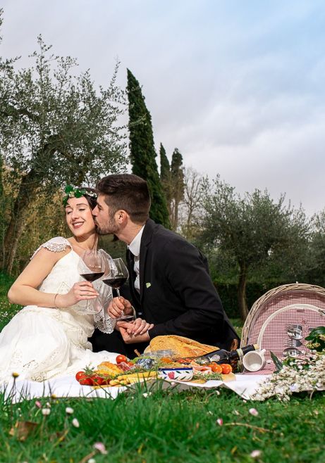 couple tasting wine in the garden of a Tuscan Villa