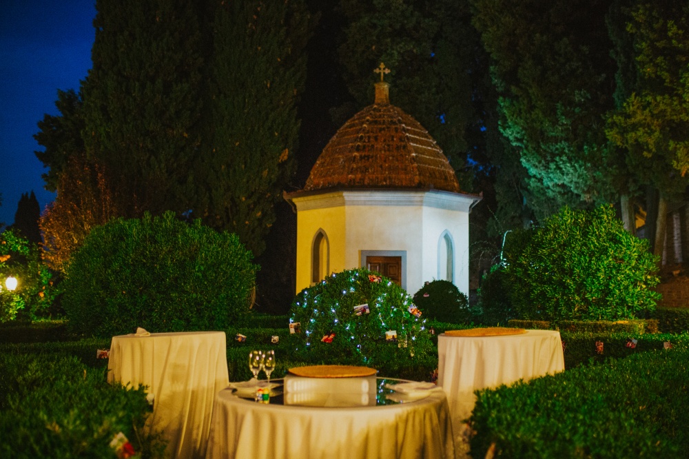 cutting-the-cake-table-wedding-day-wedding-venue-tuscany