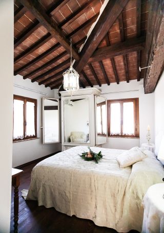 double bedroom, private apartment for holidays in Tuscany