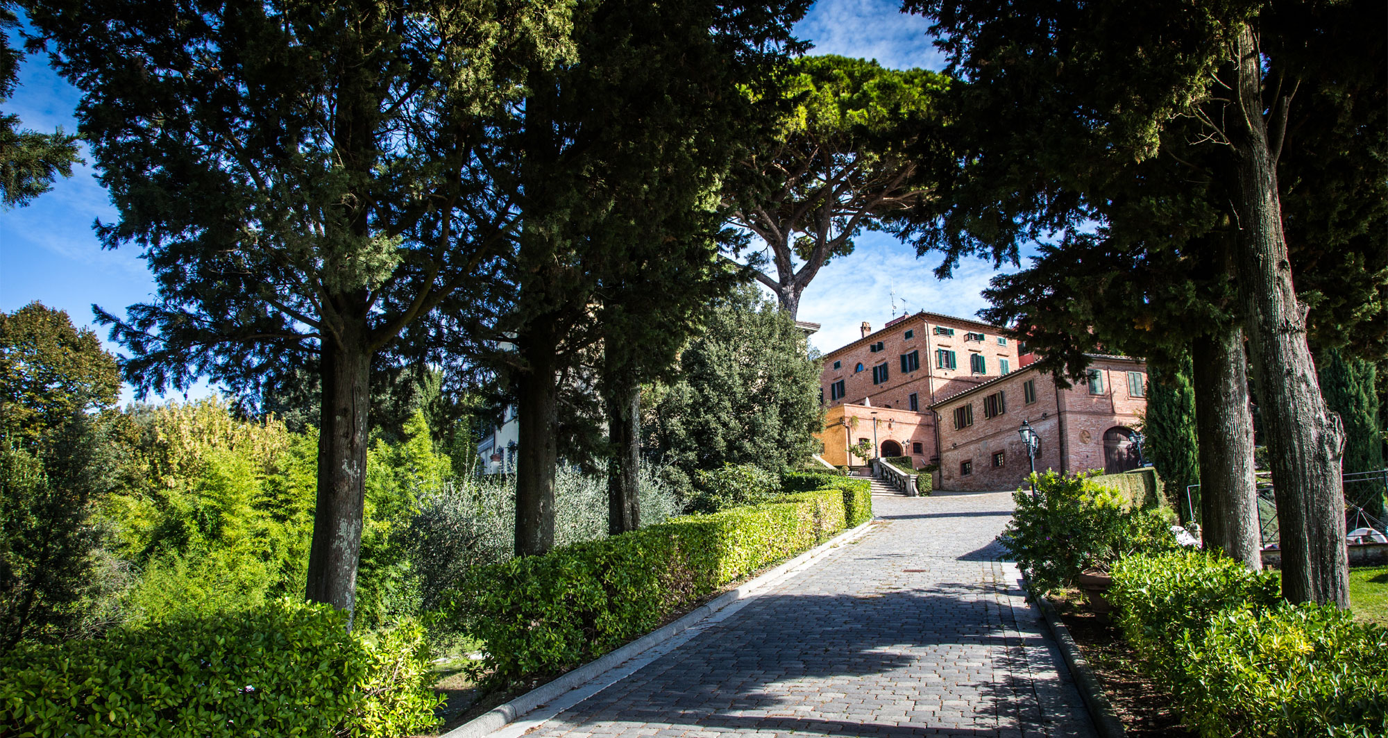 entrance to villa borgo bucciano, holidays and weddings in Tuscany