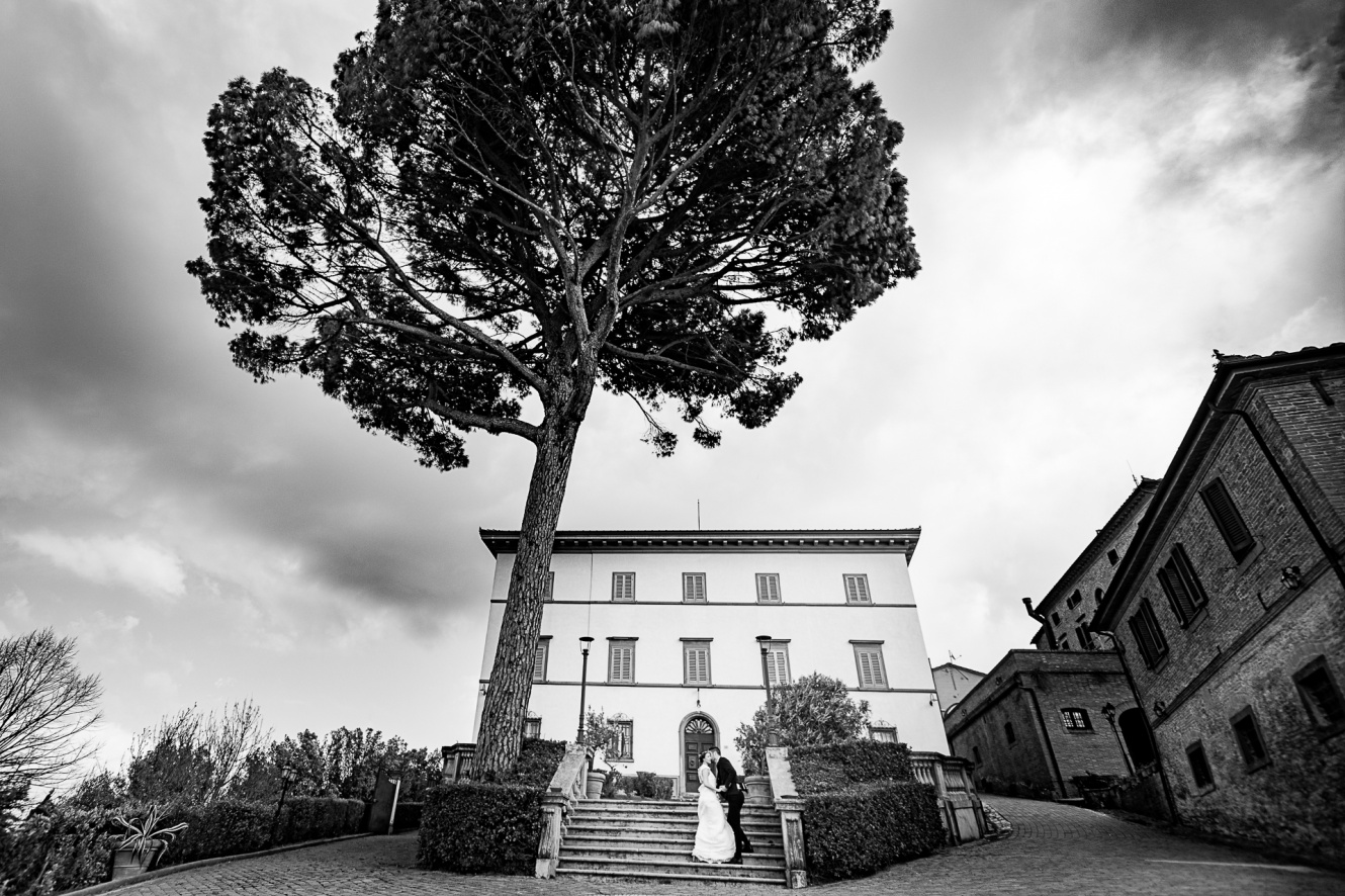 ancient villa in tuscan hamlet for weddings