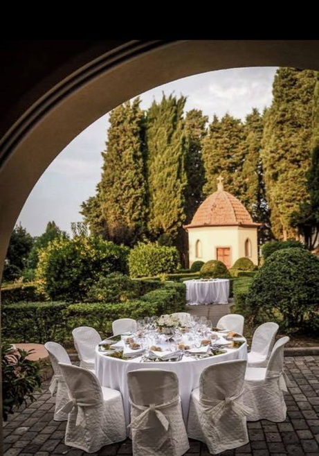 location for weddings Villa Tuscany, garden with chapel