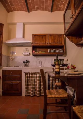 Marble kitchen, Tuscan style apartment