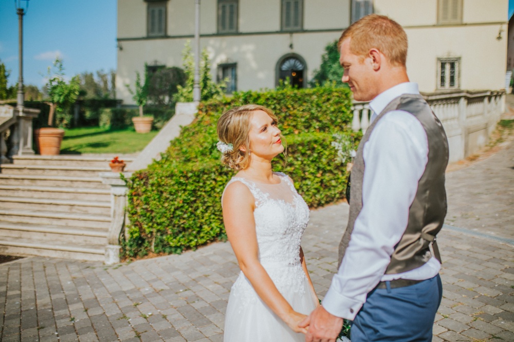 romantic-wedding-chapel-tuscany