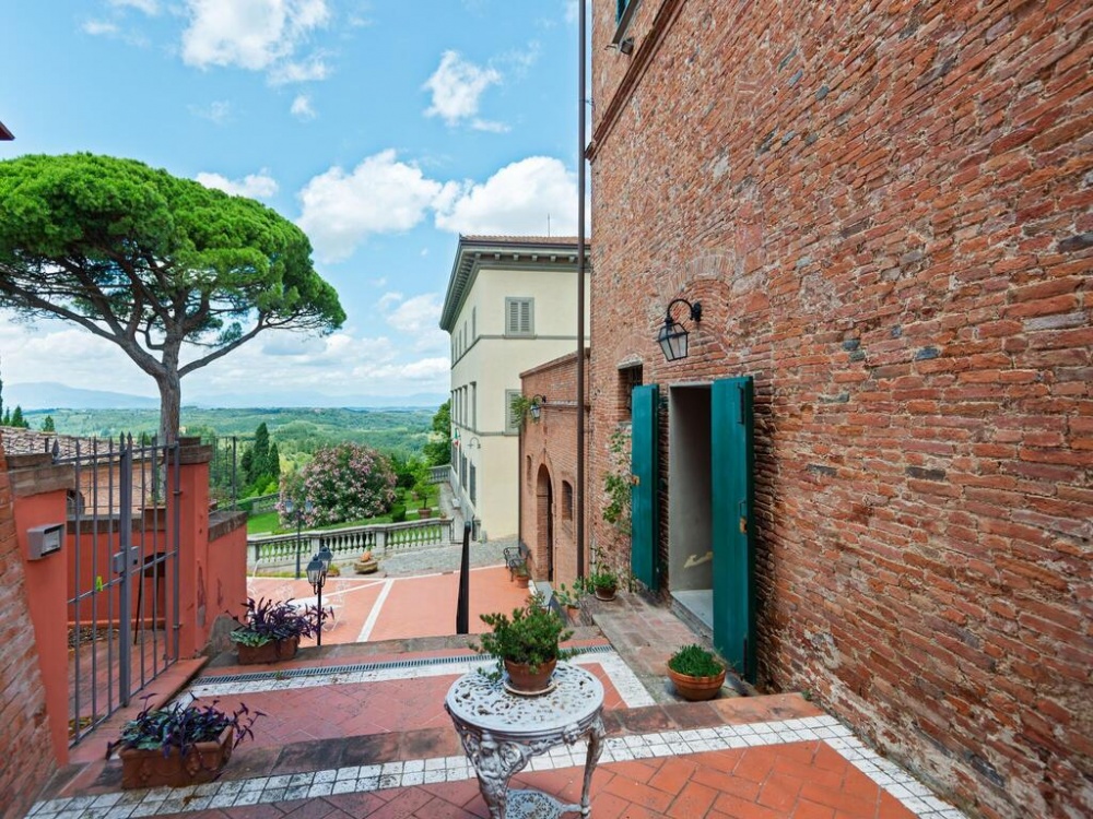 April stay in Tuscany
