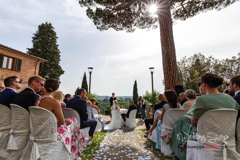 symbolic-wedding-ceremony-with-a-view-tuscany-villa