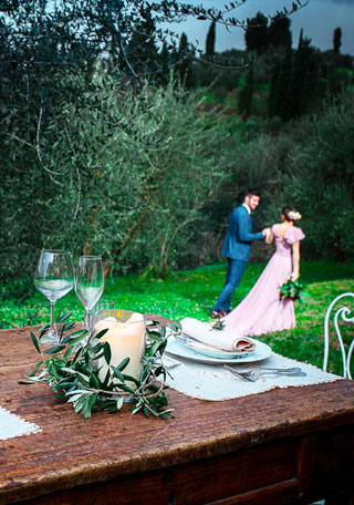 wedding banquet in a garden located in a Tuscan Villa 