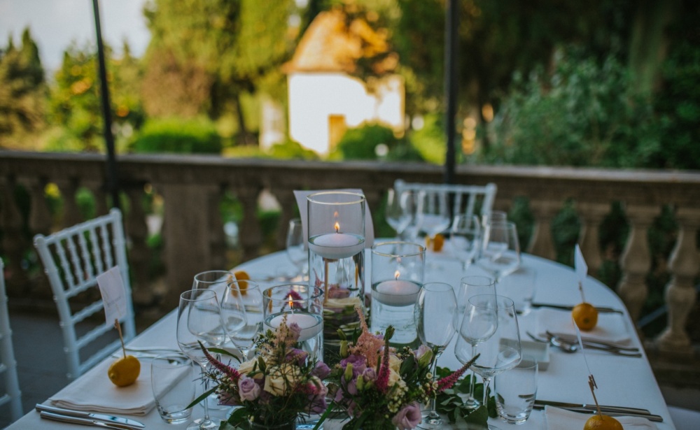 wedding-table-set-up-wedding-day-old-venue-tuscany