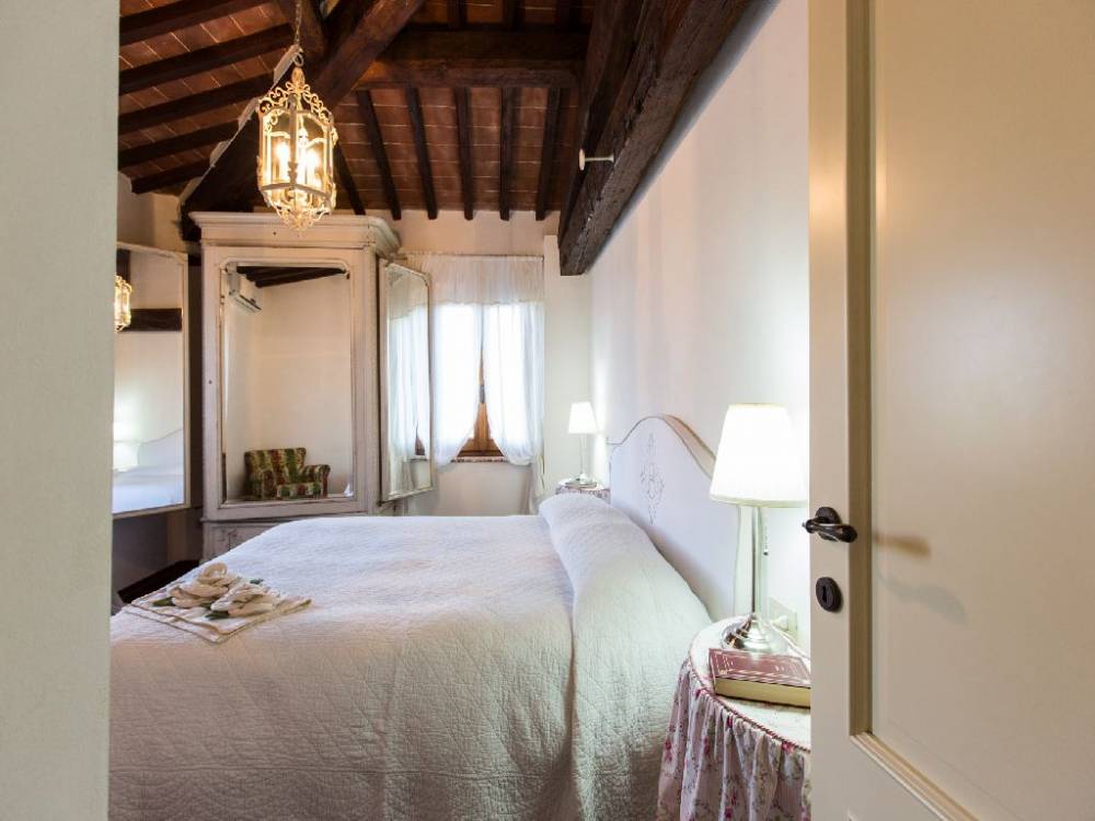 your-honeymoon-in-italy-at-borgo-bucciano-san-miniato